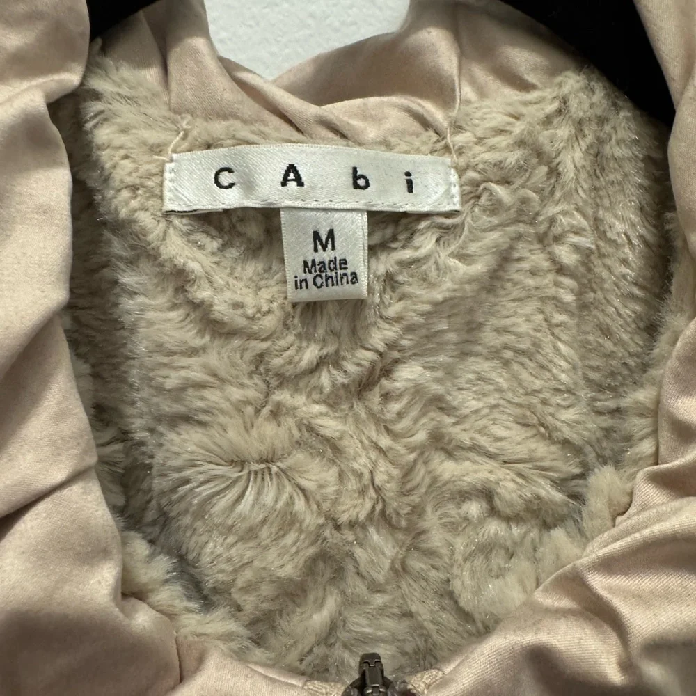 CAbi Shearling Lined CabinCore Adventure Ready Outdoor Vest Cozy Chic Layering - Picture 4 of 10